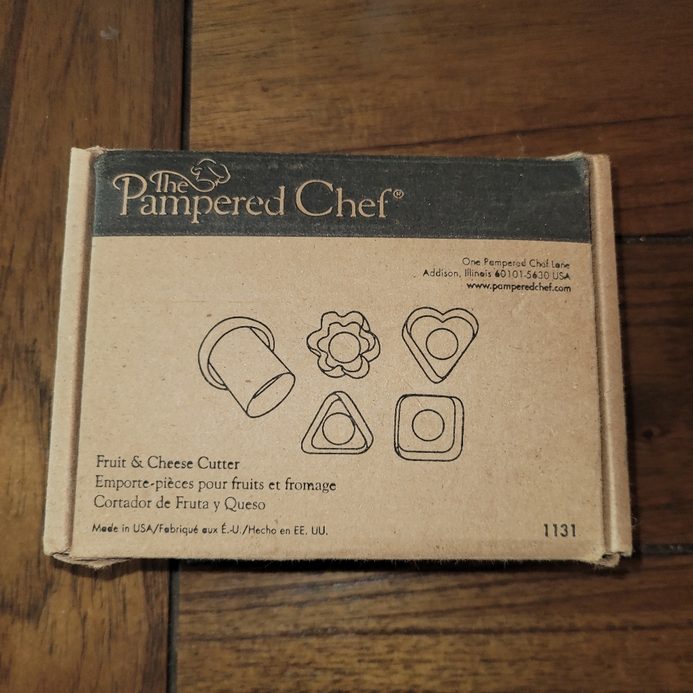 The Pampered Chef Fruit & Cheese Cutter Set - Clear and White